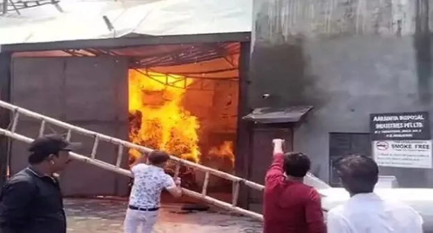 Madhya Pradesh: देवास में फैक्ट्री में लगी भीषण आग, दो मजदूरों की मौत, दो घायल