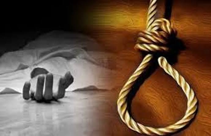 Uttar Pradesh: बागपत में फंदे से लटका मिला मुख्‍य आरक्षी का शव, पुलिस को आत्‍महत्‍या का अंदेशा
