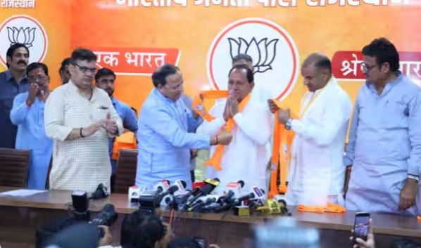 वाजपेयी सरकार में मंत्री रहे नेता ने की घर वापसी, पढ़ें पूरी रिपोर्ट वाजपेयी सरकार में मंत्री रहे नेता ने की घर वापसी, पढ़ें पूरी रिपोर्ट
