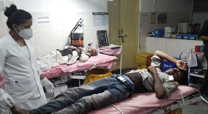 Road Accident: मंदिर में दर्शन कर लौट रहे श्रद्धालुओं का ट्रक पलटा, तीन लोगों की मौत, 10 से ज्यादा घायल