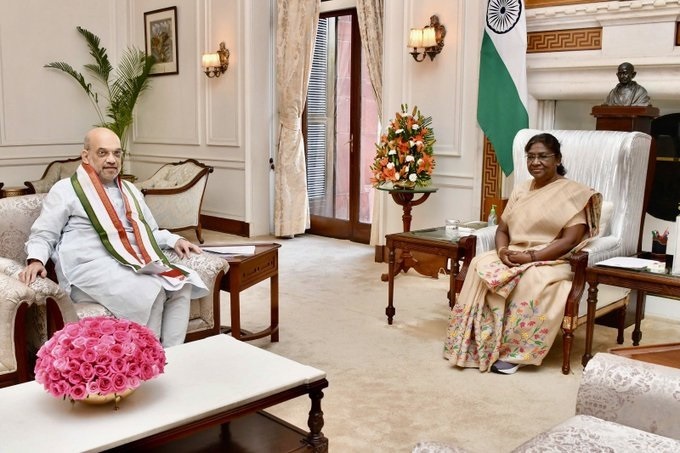 मणिपुर से लौटने के बाद गृह मंत्री अमित शाह ने की राष्ट्रपति मुर्मू से मुलाकात, जानिये पूरा अपडेट