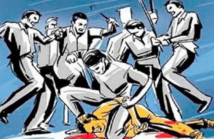 Crime in UP: हथियारों से लैस बदमाशों ने बिल्डर पर किया जानलेवा हमला, जानिये नोएडा का पूरा मामला Crime in UP: हथियारों से लैस बदमाशों ने बिल्डर पर किया जानलेवा हमला, जानिये नोएडा का पूरा मामला