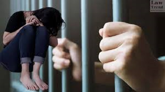 Crime News: महिला कॉलेज की छात्रा से बलात्कार, एक हिरासत में, जानिये पूरा मामला Crime News: महिला कॉलेज की छात्रा से बलात्कार, एक हिरासत में, जानिये पूरा मामला
