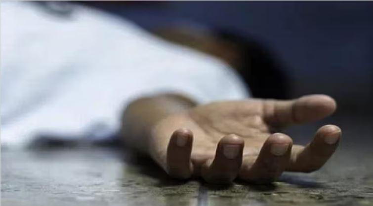 केरल में छात्रा की आत्महत्या के मामले पर एसएफआई ने मार्च निकाला