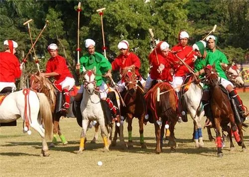 Manipur: पोलो खिलाड़ियों ने घोड़ों पर सवार होकर की शांति रैली निकाली