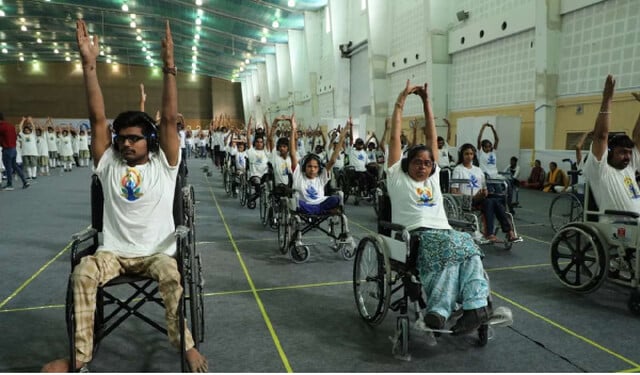 Yoga World Record: 3,000 दिव्यांग जनों के किया एक साथ योगाभ्यास, विश्व रिकॉर्ड बनाने से रहे एक कदम दूर