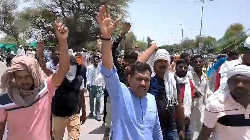 Crime News: बीकानेर में गैंगरेप के बाद दलित छात्रा की हत्या, सड़कों पर उतरे आक्रोशित लोग, परिजनों ने शव लेने से किया इनकार Crime News: बीकानेर में गैंगरेप के बाद दलित छात्रा की हत्या, सड़कों पर उतरे आक्रोशित लोग, परिजनों ने शव लेने से किया इनकार