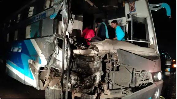महाराष्ट्र में बस दुर्घटनाग्रस्त होने से एक व्यक्ति की मौत, कई घायल