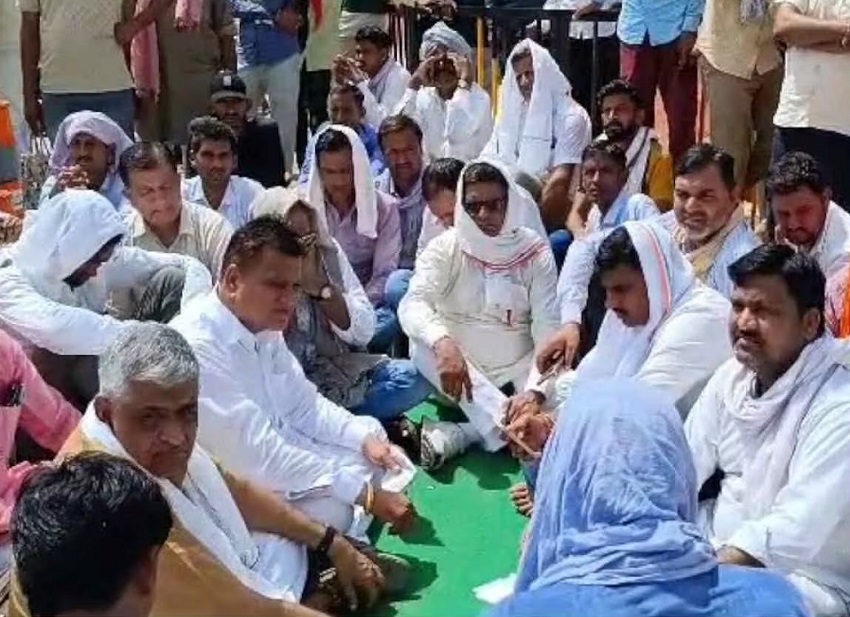 Bikaner Gangrape: गैंगरेप के बाद दलित युवती की निर्मम हत्या, पुलिसकर्मी समेत दो गिरफ्तार, जानिये ये नये खुलासे Bikaner Gangrape: गैंगरेप के बाद दलित युवती की निर्मम हत्या, पुलिसकर्मी समेत दो गिरफ्तार, जानिये ये नये खुलासे