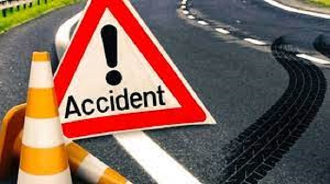 Road Accident: धार्मिक स्थल के दर्शन करके घर लौट रहे तीन लोगों की सड़क हादसे में मौत