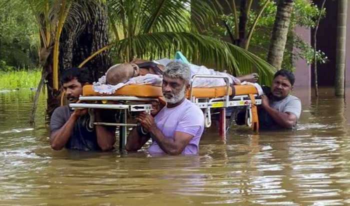 केरल में भारी बारिश से हजारों लोग विस्थापित, सामान्य जनजीवन बाधित, जानिये पूरा अपडेट