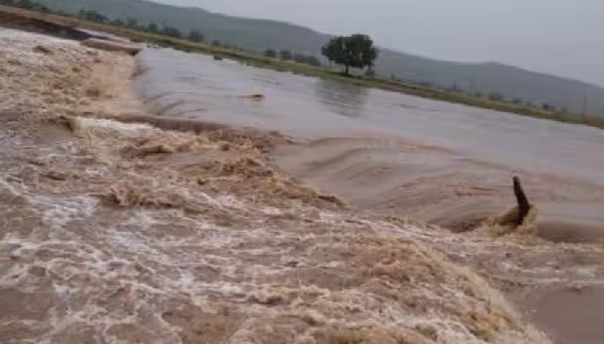 Uttarakhand: केदारनाथ से लौट से श्रद्धालुओं की जीप गंगा नदी में गिरी, तीन लोगों की मौत, तीन की तलाश जारी Uttarakhand: केदारनाथ से लौट से श्रद्धालुओं की जीप गंगा नदी में गिरी, तीन लोगों की मौत, तीन की तलाश जारी