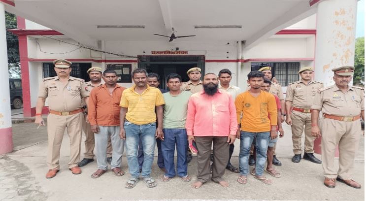 Crime in UP: बहराइच में बलपूर्वक धर्मांतरण कराना पड़ा भारी, 10 के खिलाफ मामला दर्ज, 8 लोग गिरफ्तार