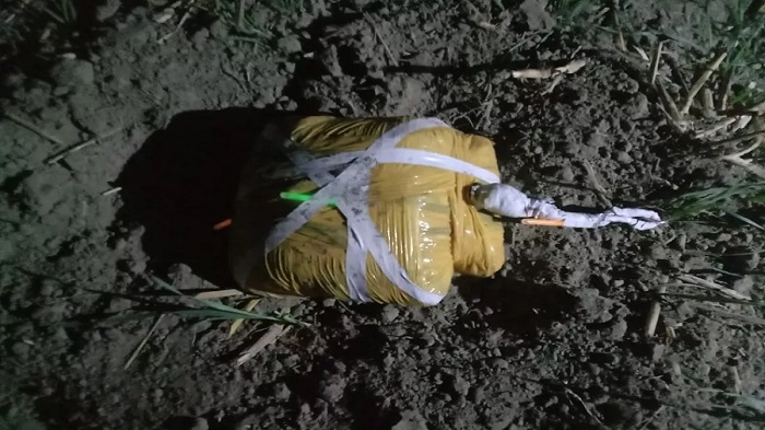 बीएसएफ ने सीमा के पास पाकिस्तानी ड्रोन से गिराई गई हेरोइन इस तरह की बरामद बीएसएफ ने सीमा के पास पाकिस्तानी ड्रोन से गिराई गई हेरोइन इस तरह की बरामद