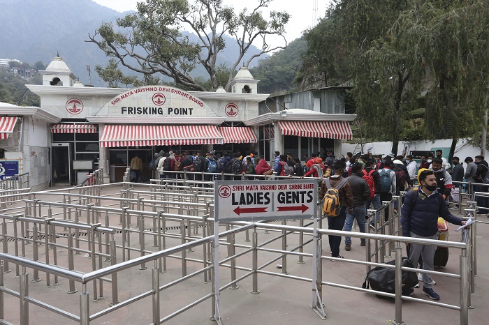 Vaishno Devi Yatra: माता वैष्णो देवी के भक्तों के लिए बड़ी खबर, कटरा में रिकॉर्ड बारिश, यात्रा स्थगित, जानिये ये जरूरी अपडेट