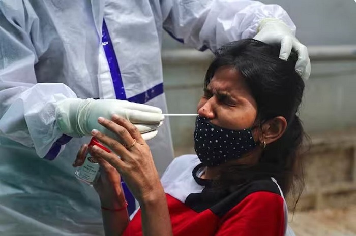 Covid-19 Alert: देश में कोरोना के उपचाराधीन मरीजों की संख्या बढ़ी, जानिये कितने नये केस आये सामने