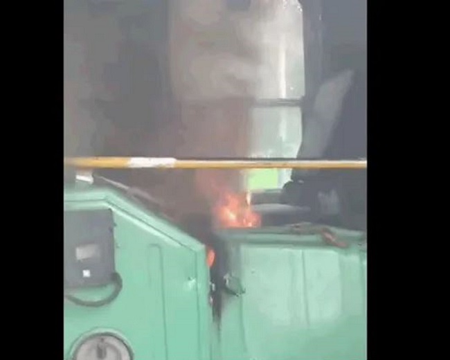महाराष्ट्र परिवहन निगम की बस में लगी आग, 40-50 यात्रियों को बचाया