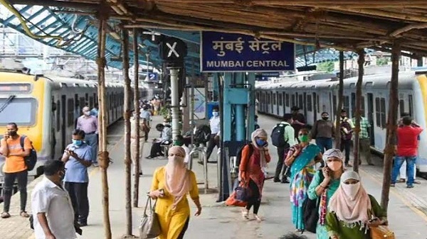 Crime in Mumbai: मुंबई की चलती ट्रेन से शराबी ने महिला को दिया धक्का, जानें क्या है पूरा मामला