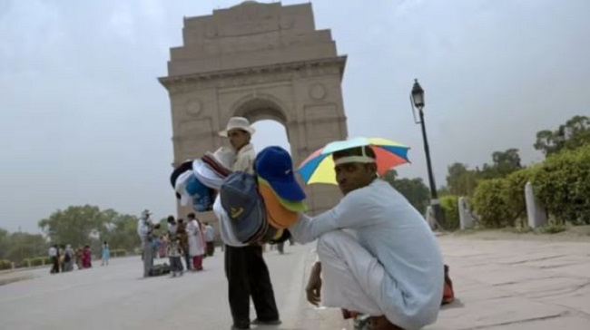 Delhi Weather: सतही हवाओं से बदलेगा मौसम का मिजाज, तेज हवाएं चलने का अनुमान Delhi Weather: सतही हवाओं से बदलेगा मौसम का मिजाज, तेज हवाएं चलने का अनुमान