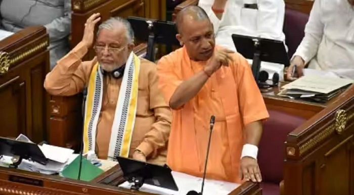 Uttar Pradesh: विधानसभा में योगी आदित्यनाथ बोल रहे थे, अखिलेश ने टोका, सीएम बोले- खुश हूं, नेता प्रतिपक्ष को भी अब जनसंख्या की फिक्र