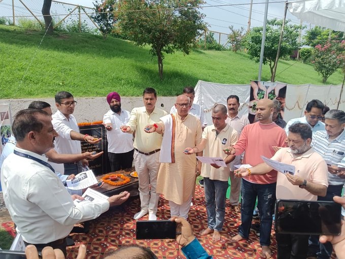 जम्मू नगर निगम ने मारे गए सुरक्षा कर्मियों को श्रद्धांजलि देने के लिए स्मारक स्थापित किया
