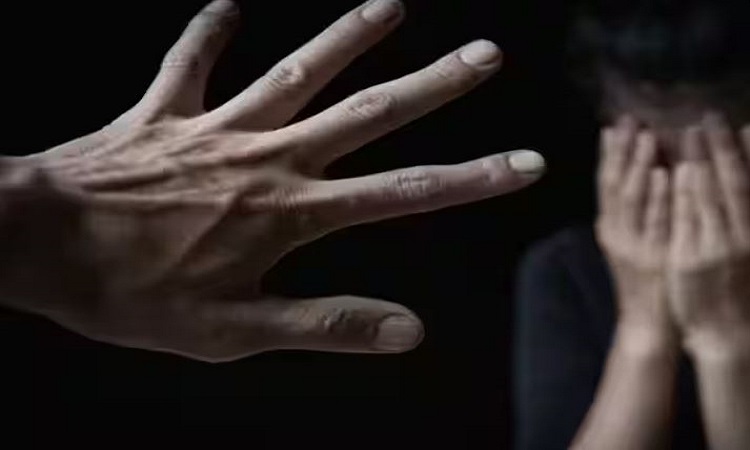 दिल्ली में किशोरी से दुष्कर्म के आरोप में महिला एवं बाल विकास विभाग के अधिकारी के खिलाफ मामला दर्ज