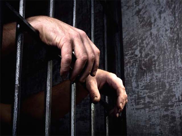 शराब के नशे में पति ने पत्नी की हत्या की, हिरासत में