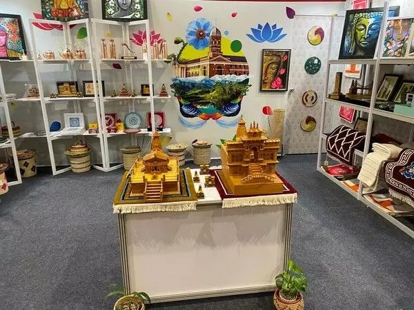 जी20: आयोजन स्थल पर ‘शिल्प बाजार’ में भारत के विविध वस्त्रों, हस्तशिल्प का प्रदर्शन