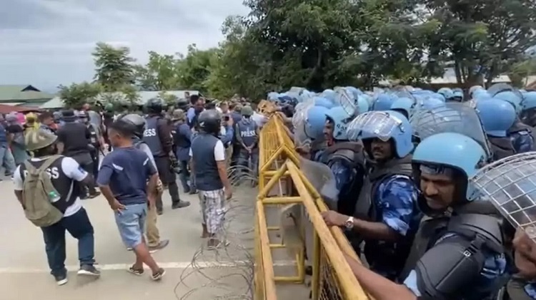 मणिपुर : पल्लेल में हिंसा में मरने वालों की संख्या तीन हुई मणिपुर : पल्लेल में हिंसा में मरने वालों की संख्या तीन हुई
