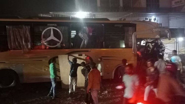 लखनऊ के पास बस हादसे में पश्चिम बंगाल के दो दर्जन तीर्थयात्री घायल