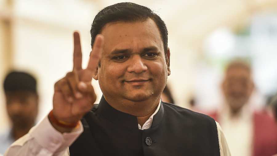 अयोग्यता याचिकाओं पर फैसला लेने से पहले सबका पक्ष सुनूंगा: नार्वेकर