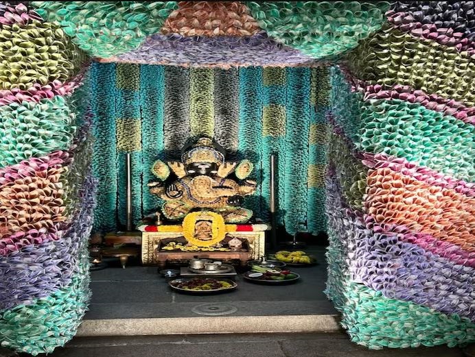 Ganesh Chaturthi: गणेश चतुर्थी की धूम, ढाई करोड़ रुपए के सिक्कों और नोटों से सजाया गया सत्य गणपति मंदिर