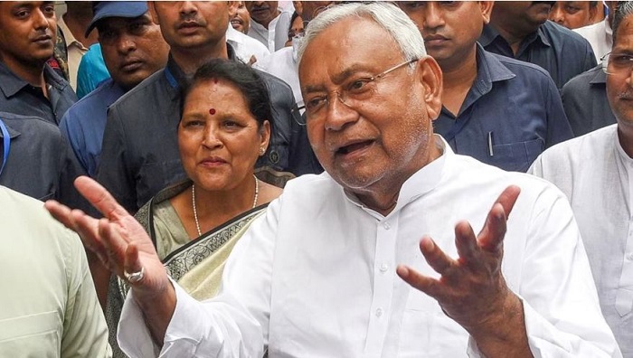 Bihar: राजग में वापसी की अटकलों को नीतीश कुमार ने किया खारिज ,कहा फालतू बात Bihar: राजग में वापसी की अटकलों को नीतीश कुमार ने किया खारिज ,कहा फालतू बात
