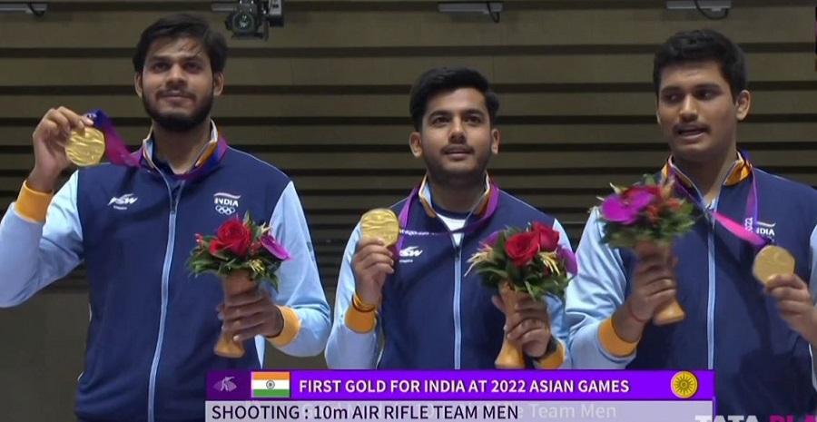 Asian Games: भारतीय तिकड़ी में 10 मीटर एयर राइफल में बनाया विश्व रिकॉर्ड, स्वर्ण पदक पर साधा निशाना, जानिये खेल की खास बातें Asian Games: भारतीय तिकड़ी में 10 मीटर एयर राइफल में बनाया विश्व रिकॉर्ड, स्वर्ण पदक पर साधा निशाना, जानिये खेल की खास बातें