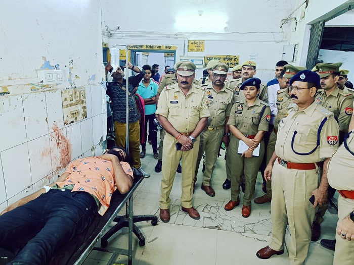 Hardoi: गणेश विसर्जन से लौट रही लड़की से छेड़छाड़,आरोपी पुलिस मुठभेड़ में घायल Hardoi: गणेश विसर्जन से लौट रही लड़की से छेड़छाड़,आरोपी पुलिस मुठभेड़ में घायल
