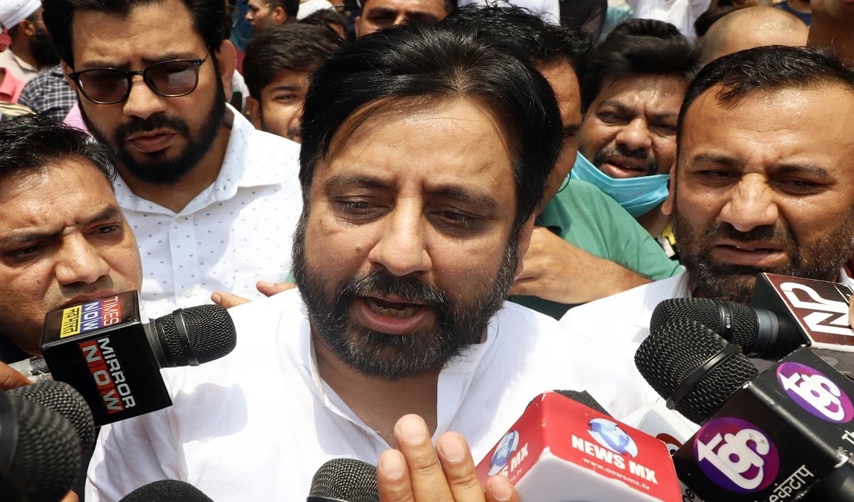 ईडी ने धन शोधन मामले में ‘आप’ विधायक अमानतुल्लाह खान के परिसरों पर छापे मारे