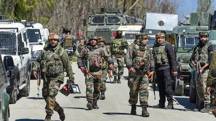 जम्मू कश्मीर : शोपियां में मुठभेड़ में लश्कर-ए-तैयबा के दो आतंकवादी मारे गए