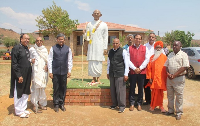 Johannesburg: भारत के उच्चायुक्त ने जोहानिसबर्ग के टॉलस्टॉय फार्म में महात्मा गांधी की आठ फुट ऊंची प्रतिमा का किया अनावरण