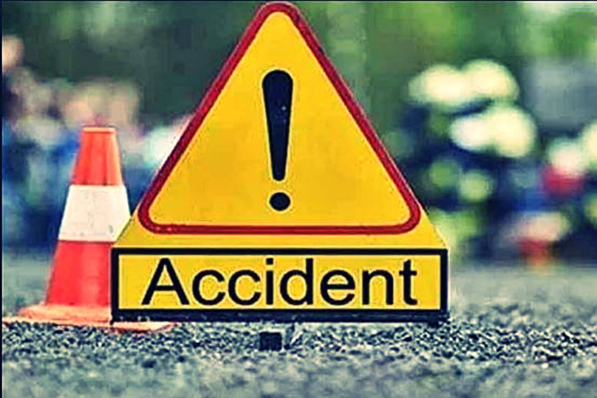 राजस्थानः कार और ट्रक की भिड़ंत में एक ही परिवार के सात लोगों की मौत, दो घायल राजस्थानः कार और ट्रक की भिड़ंत में एक ही परिवार के सात लोगों की मौत, दो घायल