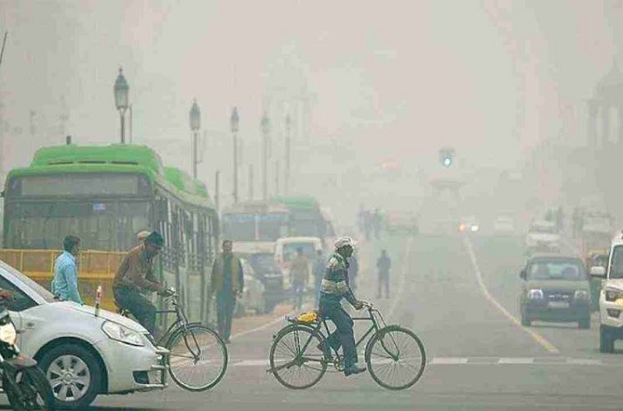 Delhi’s air quality: नहीं सुधर रही दिल्ली की वायु गुणवत्ता, AQI लगातार चौथे दिन ‘बहुत खराब’ श्रेणी में