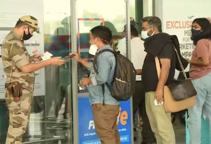 Delhi: खालिस्तानी आतंकी पन्नू की धमकी के बाद अलर्ट पर दिल्ली एयरपोर्ट, 30 नवंबर तक यात्रियों के लिएअतिरिक्त सुरक्षा जांच