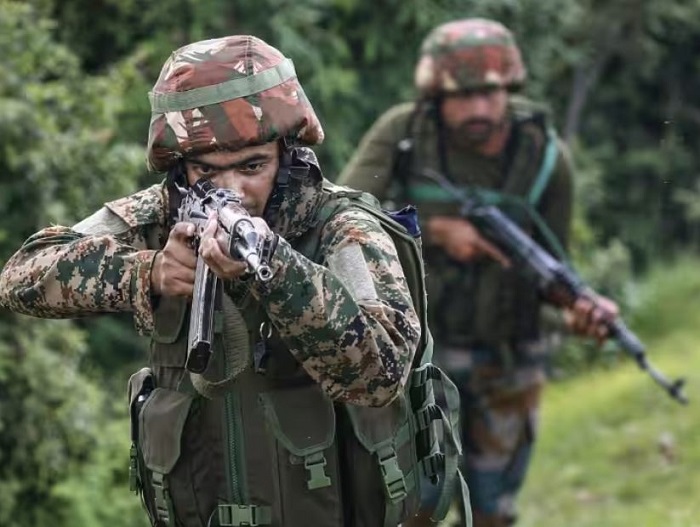 Jammu & Kashmir: पुलवामा के परिगाम इलाके में आतंकियों से मुठभेड़, सुरक्षाबलों ने पूरे इलाके को घेरा