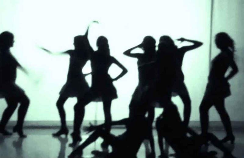 महाराष्ट्र के गांव में अश्लील नृत्य का वीडियो वायरल, दो पुलिसकर्मी निलंबित