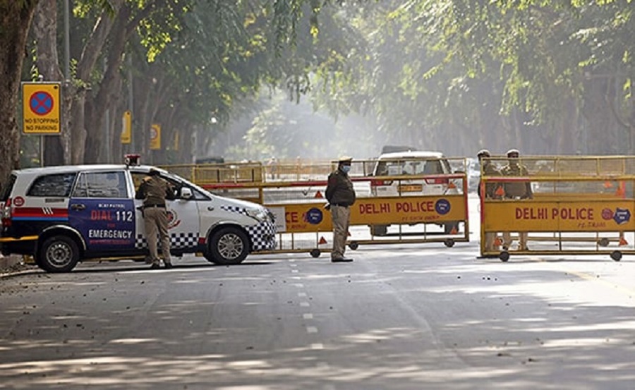 सीसीटीवी फुटेज में व्यक्ति पर तीन लोग हमला करते दिखे, दिल्ली पुलिस ने शुरू की जांच