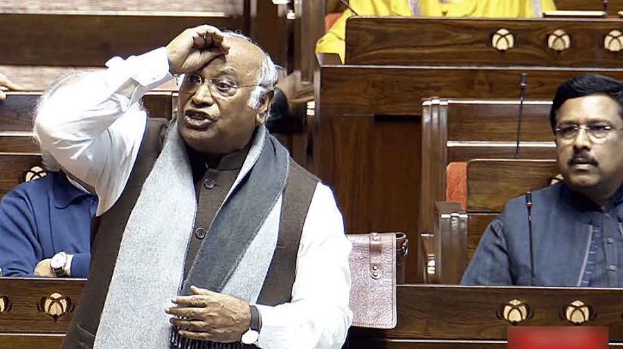 विपक्ष ने जम्मू-कश्मीर में जल्द चुनाव कराने और पूर्ण राज्य का दर्जा बहाल करने की मांग उठाई