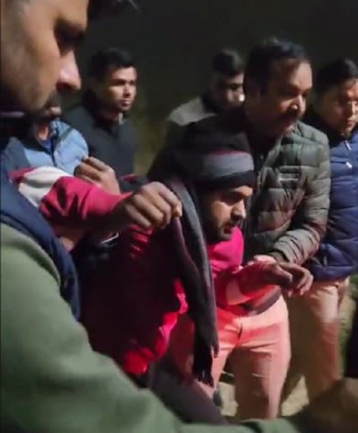 Encounter in UP: नोएडा में पुलिस मुठभेड़ में कुख्यात इनामी बदमाश को लगी गोली, दो अपराधी फरार