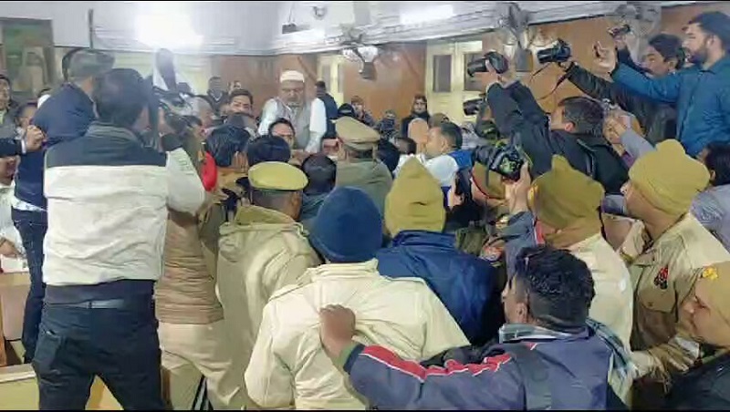 मेरठ नगर निगम बोर्ड की बैठक में पार्षदों की पिटाई, पक्ष और विपक्ष ने एक दूसरे पर लगाया प्रत्यारोप