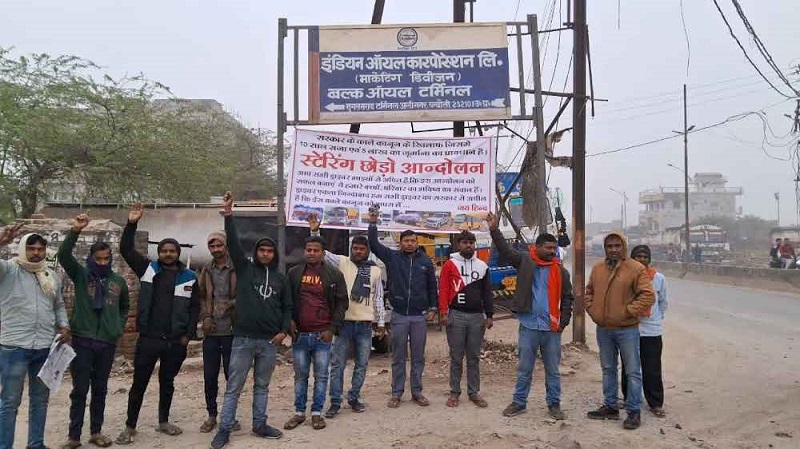 हिट एंड रन कानून के खिलाफ सड़कों पर चालकों की अराजकता, पुलिस ने हल्का बल प्रयोग किया