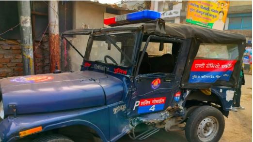 Crime In UP: नोएडा में पुलिस की जीप को पिकअप वैन ने मारी टक्कर, दरोगा की मौत