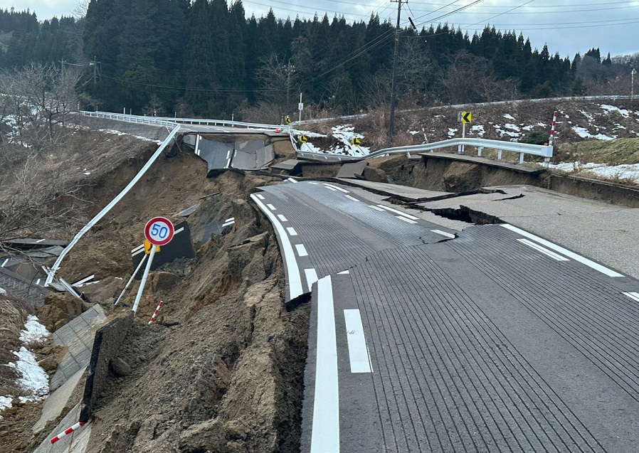 Earthquake and Tsunami: जापान में भूकंप के जबरदस्त झटके, भारी तबाही के निशान, सुनामी की चेतावनी, भारतीयों के लिए हेल्पलाइन नंबर जारी